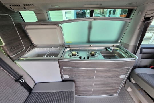 VW-California-Ocean-LA67-CAL-Kitchen.jpg