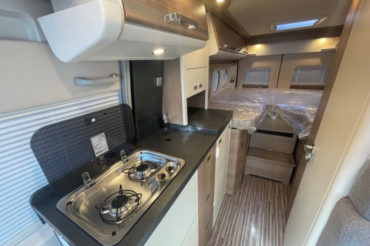 malibu-first-class-GT-skyroom-640-le-rb-interior-kitchen-tops.jpg