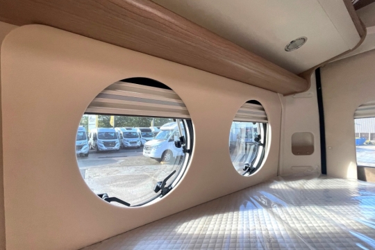 malibu-first-class-GT-skyroom-640-le-rb-interior-porthole-windows.jpg