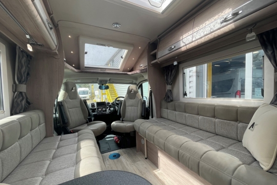 auto-sleepers-nuevo-interior-lounge.jpg