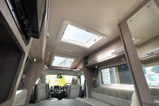 auto-sleepers-nuevo-interior-skylights.jpg