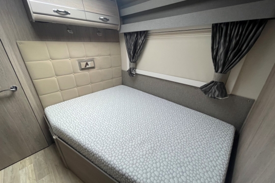 auto-sleepers-burford-interior-bed.jpg