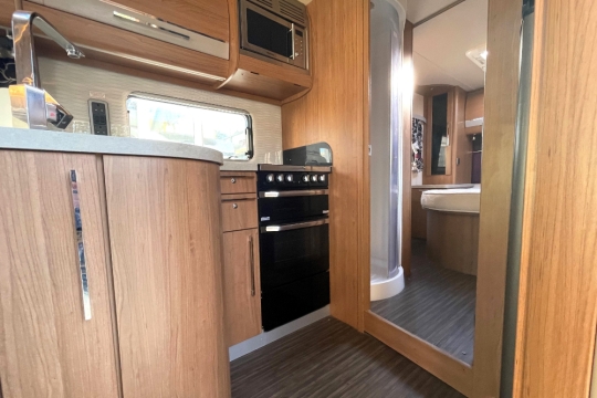 auto-trail-commanche-interior-kitchen.jpg