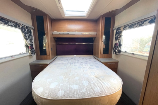 auto-trail-commanche-interior-bedroom.jpg