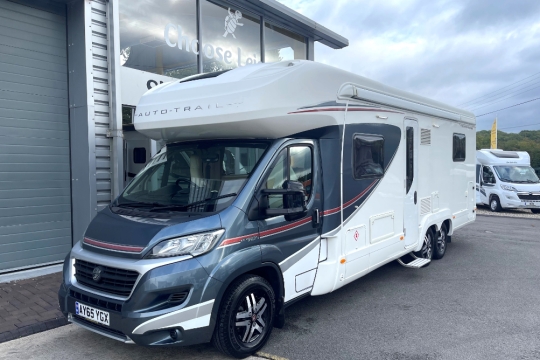 auto-trail-commanche-exterior-front-side-re-take.jpg