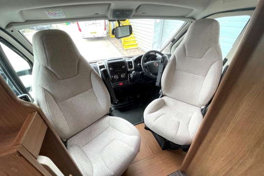 autotrail-imala-625-interior-cab-seats.jpg