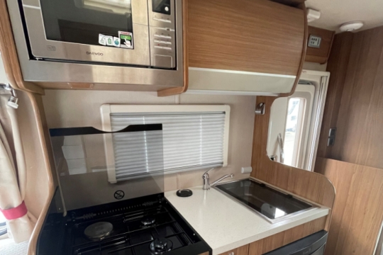 auto-trail-imala-625-kitchen-portrait.jpg