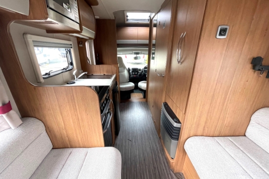 autotrail-imala-625-interior-to-front.jpg