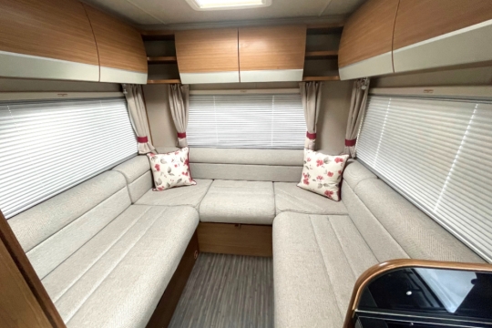 autotrail-imala-625-interior-rear-lounge.jpg