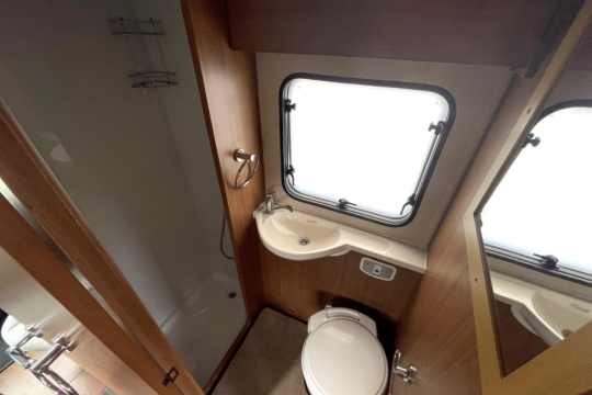 autotrail-imala-625-interior-bathroom.jpg