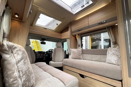 elddis-supreme-195-interior-overview.jpg