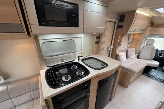 elddis-supreme-195-interior-kitchen.jpg