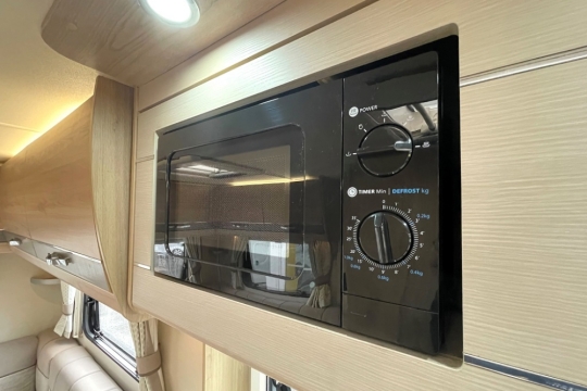 elddis-supreme-195-interior-microwave-to-rear.jpg