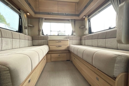 elddis-supreme-195-interior-lounge-low.jpg