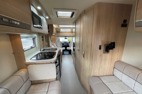 elddis-supreme-195-interior-to-front.jpg