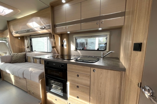 elddis-evolution-175-interior-kitchen.jpg