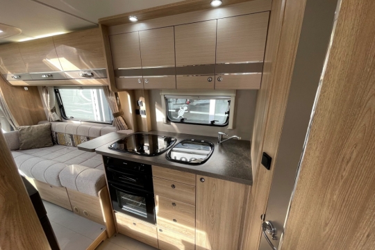 elddis-evolution-175-interior-kitchen-2.jpg