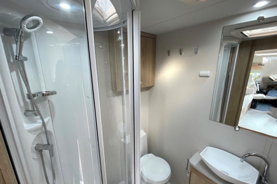 elddis-evolution-175-interior-bathroom.jpg