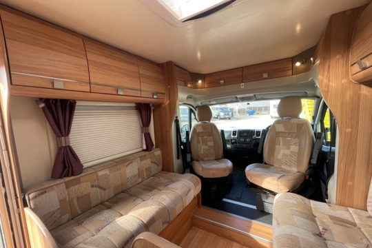 bailey-approach-740-interior-seating.jpg