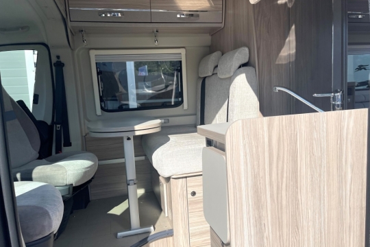 elddis-autoquest-cv40-interior-from-door.jpg