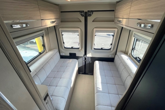 elddis-autoquest-cv40-interior-rear-lounge.jpg