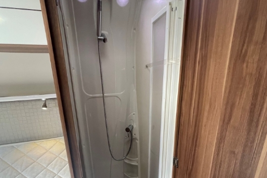 rollerteam-autoroller-695-p-interior-shower-cubicle.jpg