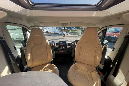 burstner-nexxo-t720-sovereign-interior-cab.jpg