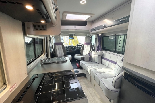 auto-sleepers-kingham-interior-to-front.jpg