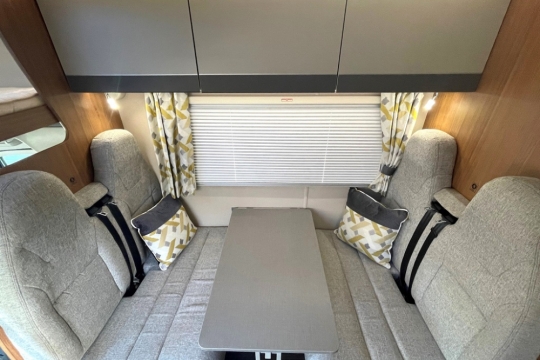 auto-trail-tribute-t736g-interior-dinette.jpg