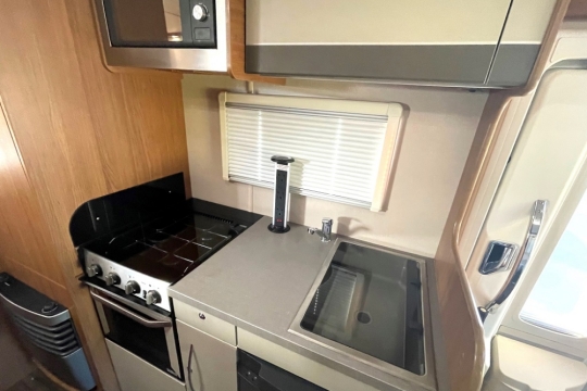 auto-trail-tribute-t736g-interior-kitchen.jpg