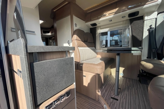 malibu-charming-600gt-interior-dinette.jpg