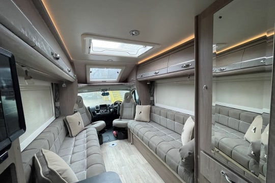 auto-sleepers-broadway-ek-tn-lp-interior-front.jpg