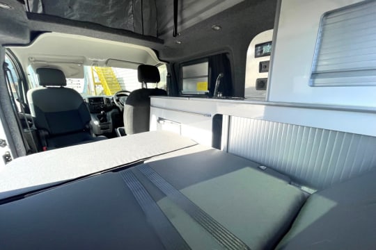 nissan-nv200-acenta-dci-interior-bed.jpg