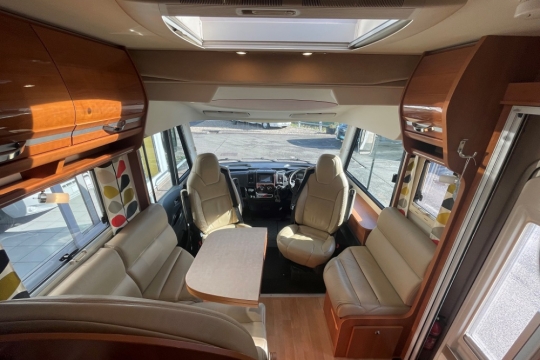 rapido-890f-interior-front-lounge.jpg