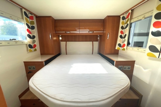 rapido-890f-interior-bedroom.jpg