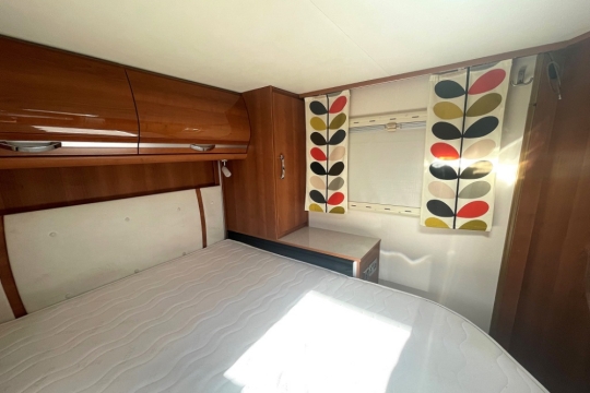 rapido-890f-interior-bedroom-2.jpg