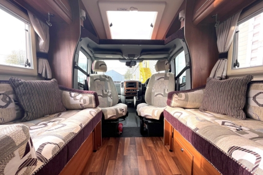 auto-sleepers-burford-interior-front.jpg