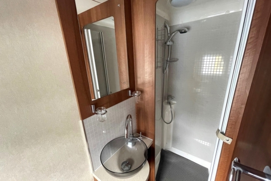 auto-sleepers-burford-interior-shower.jpg