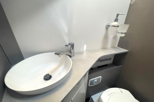 etrsuco-t7400-sbc-interior-washroom-close-up.jpg