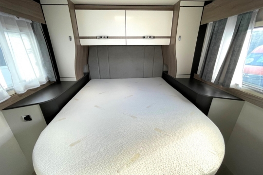 swift-voyager-594-interior-bed.jpg