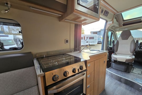 auto-trail-v-line-635-sport-interior-kitchen.jpg