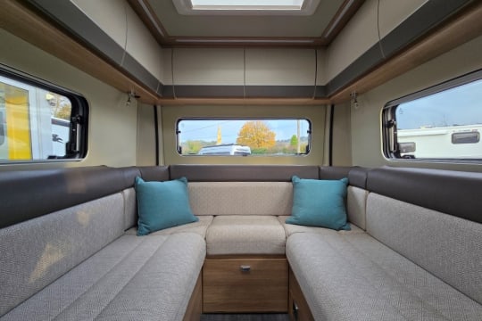 auto-trail-v-line-635-sport-interior-rear-lounge-2.jpg