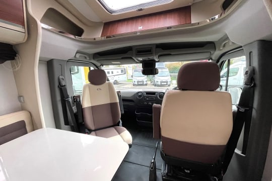 adria-matrix-supreme-670-interior-cab.jpg