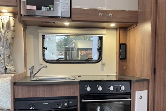 bailey-advance-76-2-interior-kitchen-portrait.jpg