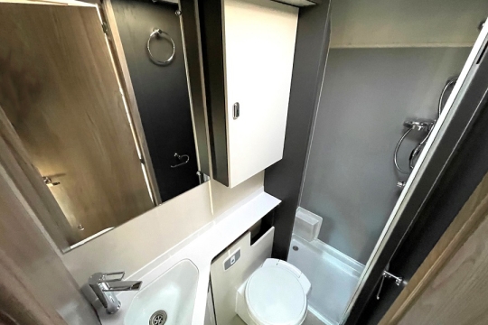 swift-voyager-564-interior-washroom.jpg