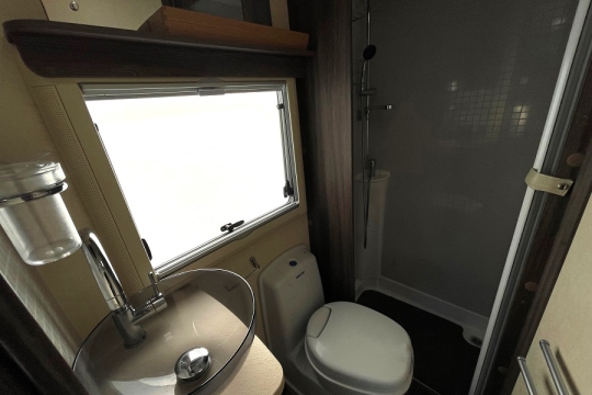 auto-sleepers-malvern-interior-washroom.jpg