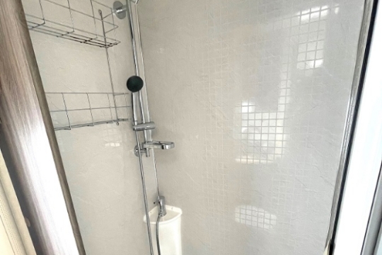 auto-sleepers-malvern-interior-shower.jpg