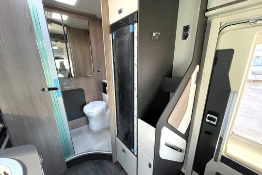 swift-voyager-540-interior-to-bathroom.jpg