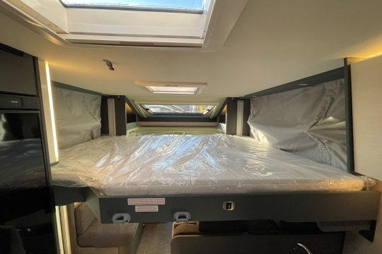 laika-kosmo-L412DS-interior-drop-down-bed.jpg