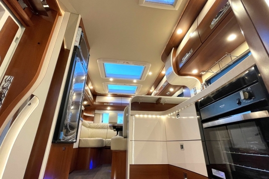 1carthago-liner-for-two-I53-interior-central-overview.jpg